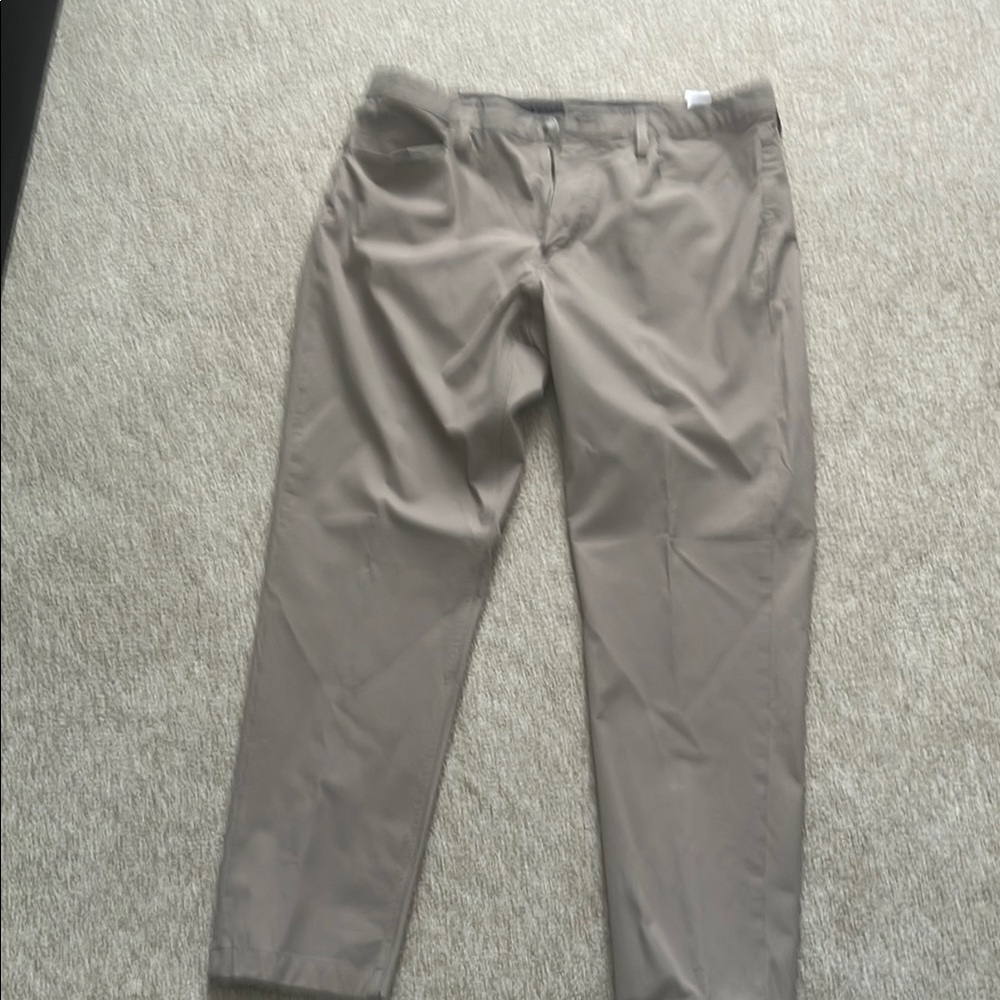 Vineyard Vines Khaki Chinos with Classic Straight-Leg Cut